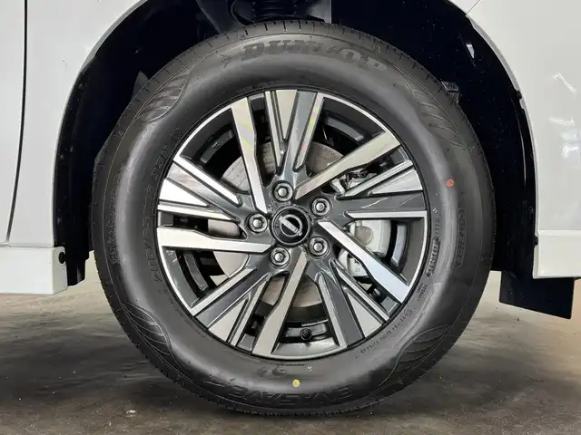 日産 セレナ e－パワー ハイウェイスター V 三重県 2025(令7)年 0.1千km プリズムホワイト 登録済未使用車/e-POWER/FF/インパネCVT/純正 12.3インチ Nissan Connectナビ/（AM/FM/USB/iPod/TV/Bluetooth/HDMI/CarPlay/AndroidAuto）/アラウンドビューモニター（移動物検知機能付）/両側ハンズフリーオートスライドドア/ドライブレコーダー前後*/ETC2.0*/安全/・プロパイロット（ナビリンク機能付）・緊急停止支援システム（SOSコール機能付）*/・エマージェンシーブレーキ/・衝突回避ステアリングアシスト/・LI（車線逸脱防止支援システム）＋LDW（車線逸脱警報）/・BSI（後側方衝突防止支援）＋BSW（後側方車両検知警報）/・RCTA（後退時車両検知警報）/・DA（ふらつき警報）/・踏み間違い衝突防止アシスト/・標識検知（進入禁止/最高速度/一時停止）/・フロント＆バックソナー/など/その他装備/・インテリジェントルームミラー*/・左右・後席独立オートエアコン/・オートライト、LEDヘッドライト、アダプティブLEDヘッドライト/・電動パーキングブレーキ＆ブレーキホールド/・USB充電ジャック（TYPE-Ax1、TYPE-Cx5）/・デュアルバックドア/・純正16inAW/・保/取/・スマートキーx2/など