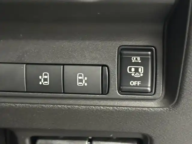 日産 セレナ e－パワー ハイウェイスター V 三重県 2025(令7)年 0.1千km プリズムホワイト 登録済未使用車/e-POWER/FF/インパネCVT/純正 12.3インチ Nissan Connectナビ/（AM/FM/USB/iPod/TV/Bluetooth/HDMI/CarPlay/AndroidAuto）/アラウンドビューモニター（移動物検知機能付）/両側ハンズフリーオートスライドドア/ドライブレコーダー前後*/ETC2.0*/安全/・プロパイロット（ナビリンク機能付）・緊急停止支援システム（SOSコール機能付）*/・エマージェンシーブレーキ/・衝突回避ステアリングアシスト/・LI（車線逸脱防止支援システム）＋LDW（車線逸脱警報）/・BSI（後側方衝突防止支援）＋BSW（後側方車両検知警報）/・RCTA（後退時車両検知警報）/・DA（ふらつき警報）/・踏み間違い衝突防止アシスト/・標識検知（進入禁止/最高速度/一時停止）/・フロント＆バックソナー/など/その他装備/・インテリジェントルームミラー*/・左右・後席独立オートエアコン/・オートライト、LEDヘッドライト、アダプティブLEDヘッドライト/・電動パーキングブレーキ＆ブレーキホールド/・USB充電ジャック（TYPE-Ax1、TYPE-Cx5）/・デュアルバックドア/・純正16inAW/・保/取/・スマートキーx2/など