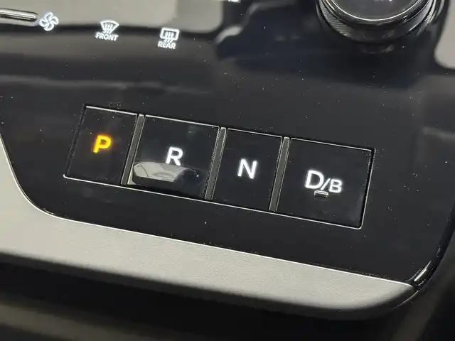 日産 セレナ e－パワー ハイウェイスター V 三重県 2025(令7)年 0.1千km プリズムホワイト 登録済未使用車/e-POWER/FF/インパネCVT/純正 12.3インチ Nissan Connectナビ/（AM/FM/USB/iPod/TV/Bluetooth/HDMI/CarPlay/AndroidAuto）/アラウンドビューモニター（移動物検知機能付）/両側ハンズフリーオートスライドドア/ドライブレコーダー前後*/ETC2.0*/安全/・プロパイロット（ナビリンク機能付）・緊急停止支援システム（SOSコール機能付）*/・エマージェンシーブレーキ/・衝突回避ステアリングアシスト/・LI（車線逸脱防止支援システム）＋LDW（車線逸脱警報）/・BSI（後側方衝突防止支援）＋BSW（後側方車両検知警報）/・RCTA（後退時車両検知警報）/・DA（ふらつき警報）/・踏み間違い衝突防止アシスト/・標識検知（進入禁止/最高速度/一時停止）/・フロント＆バックソナー/など/その他装備/・インテリジェントルームミラー*/・左右・後席独立オートエアコン/・オートライト、LEDヘッドライト、アダプティブLEDヘッドライト/・電動パーキングブレーキ＆ブレーキホールド/・USB充電ジャック（TYPE-Ax1、TYPE-Cx5）/・デュアルバックドア/・純正16inAW/・保/取/・スマートキーx2/など