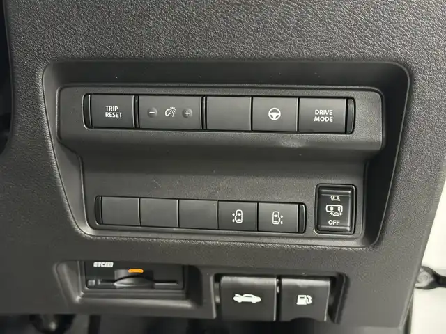 日産 セレナ e－パワー ハイウェイスター V 三重県 2025(令7)年 0.1千km プリズムホワイト 登録済未使用車/e-POWER/FF/インパネCVT/純正 12.3インチ Nissan Connectナビ/（AM/FM/USB/iPod/TV/Bluetooth/HDMI/CarPlay/AndroidAuto）/アラウンドビューモニター（移動物検知機能付）/両側ハンズフリーオートスライドドア/ドライブレコーダー前後*/ETC2.0*/安全/・プロパイロット（ナビリンク機能付）・緊急停止支援システム（SOSコール機能付）*/・エマージェンシーブレーキ/・衝突回避ステアリングアシスト/・LI（車線逸脱防止支援システム）＋LDW（車線逸脱警報）/・BSI（後側方衝突防止支援）＋BSW（後側方車両検知警報）/・RCTA（後退時車両検知警報）/・DA（ふらつき警報）/・踏み間違い衝突防止アシスト/・標識検知（進入禁止/最高速度/一時停止）/・フロント＆バックソナー/など/その他装備/・インテリジェントルームミラー*/・左右・後席独立オートエアコン/・オートライト、LEDヘッドライト、アダプティブLEDヘッドライト/・電動パーキングブレーキ＆ブレーキホールド/・USB充電ジャック（TYPE-Ax1、TYPE-Cx5）/・デュアルバックドア/・純正16inAW/・保/取/・スマートキーx2/など