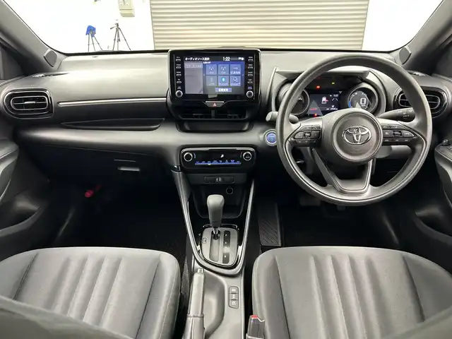 トヨタ ヤリス ハイブリッド G 三重県 2020(令2)年 2.8万km ホワイトパールクリスタルシャイン /禁煙車//ワンオーナー//ディスプレイオーディオ//純正ナビ/　BT/AM/FM//全方位カメラ//トヨタセーフティセンス//プッシュスタート//スマートキー//スペアキー×2//純正フロアマット//純正ドアバイザー//保証書//取扱説明書