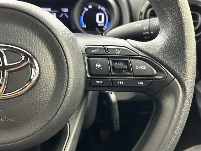 トヨタ ヤリス ハイブリッド G 三重県 2020(令2)年 2.8万km ホワイトパールクリスタルシャイン /禁煙車//ワンオーナー//ディスプレイオーディオ//純正ナビ/　BT/AM/FM//全方位カメラ//トヨタセーフティセンス//プッシュスタート//スマートキー//スペアキー×2//純正フロアマット//純正ドアバイザー//保証書//取扱説明書