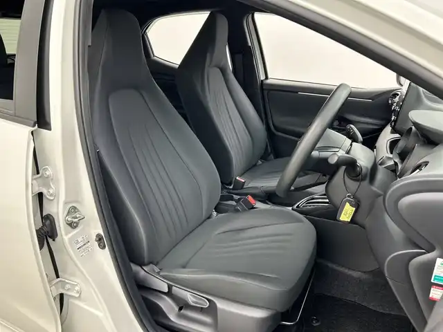 トヨタ ヤリス ハイブリッド G 三重県 2020(令2)年 2.8万km ホワイトパールクリスタルシャイン /禁煙車//ワンオーナー//ディスプレイオーディオ//純正ナビ/　BT/AM/FM//全方位カメラ//トヨタセーフティセンス//プッシュスタート//スマートキー//スペアキー×2//純正フロアマット//純正ドアバイザー//保証書//取扱説明書