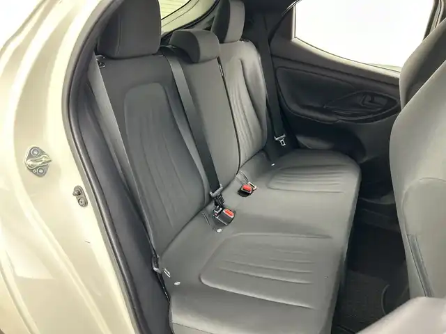 トヨタ ヤリス ハイブリッド G 三重県 2020(令2)年 2.8万km ホワイトパールクリスタルシャイン /禁煙車//ワンオーナー//ディスプレイオーディオ//純正ナビ/　BT/AM/FM//全方位カメラ//トヨタセーフティセンス//プッシュスタート//スマートキー//スペアキー×2//純正フロアマット//純正ドアバイザー//保証書//取扱説明書