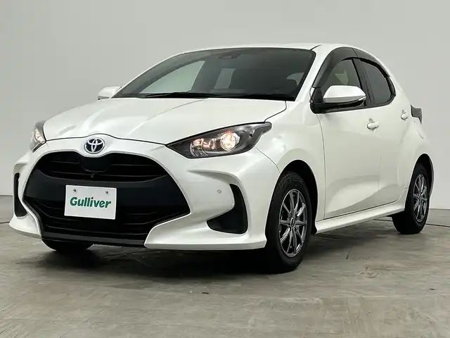 トヨタ ヤリス ハイブリッド G 三重県 2020(令2)年 2.8万km ホワイトパールクリスタルシャイン /禁煙車//ワンオーナー//ディスプレイオーディオ//純正ナビ/　BT/AM/FM//全方位カメラ//トヨタセーフティセンス//プッシュスタート//スマートキー//スペアキー×2//純正フロアマット//純正ドアバイザー//保証書//取扱説明書