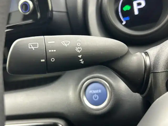 トヨタ ヤリス ハイブリッド G 三重県 2020(令2)年 2.8万km ホワイトパールクリスタルシャイン /禁煙車//ワンオーナー//ディスプレイオーディオ//純正ナビ/　BT/AM/FM//全方位カメラ//トヨタセーフティセンス//プッシュスタート//スマートキー//スペアキー×2//純正フロアマット//純正ドアバイザー//保証書//取扱説明書