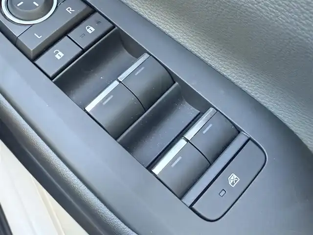 トヨタ プリウス G 千葉県 2025(令7)年 0.1千km プラチナホワイトパールマイカ ８インチディスプレイオーディオTV/トヨタセーフティセンス/パーキングサポートブレーキ/ブラインドスポットモニター/パノラミックビューモニター/ETC２．０/シートヒーターD席／N席/純正アルミ/オートハイビーム/AC１００V/レーダークルーズコントロール/ドアバイザー/ステアリングスイッチ