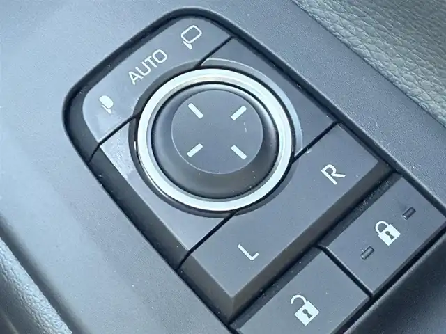 トヨタ プリウス G 千葉県 2025(令7)年 0.1千km プラチナホワイトパールマイカ ８インチディスプレイオーディオTV/トヨタセーフティセンス/パーキングサポートブレーキ/ブラインドスポットモニター/パノラミックビューモニター/ETC２．０/シートヒーターD席／N席/純正アルミ/オートハイビーム/AC１００V/レーダークルーズコントロール/ドアバイザー/ステアリングスイッチ