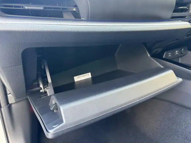 トヨタ プリウス G 千葉県 2025(令7)年 0.1千km プラチナホワイトパールマイカ ８インチディスプレイオーディオTV/トヨタセーフティセンス/パーキングサポートブレーキ/ブラインドスポットモニター/パノラミックビューモニター/ETC２．０/シートヒーターD席／N席/純正アルミ/オートハイビーム/AC１００V/レーダークルーズコントロール/ドアバイザー/ステアリングスイッチ