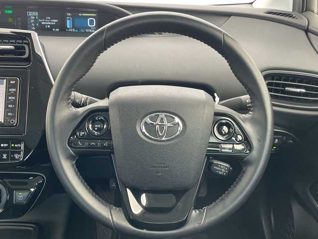 トヨタ プリウス S 愛知県 2021(令3)年 4.2万km プラチナホワイトパールマイカ 純正ナビ/全方位カメラ/レーダークルーズコントロール/バックカメラ/コーナーセンサー/LEDヘッドライト/オートマチックハイビーム/ETC/衝突軽減システム/Bluetooth/ステアリングスイッチ/スマートキー/プッシュスタート