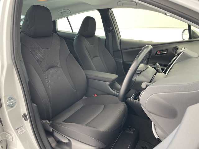 トヨタ プリウス S 愛知県 2021(令3)年 4.2万km プラチナホワイトパールマイカ 純正ナビ/全方位カメラ/レーダークルーズコントロール/バックカメラ/コーナーセンサー/LEDヘッドライト/オートマチックハイビーム/ETC/衝突軽減システム/Bluetooth/ステアリングスイッチ/スマートキー/プッシュスタート