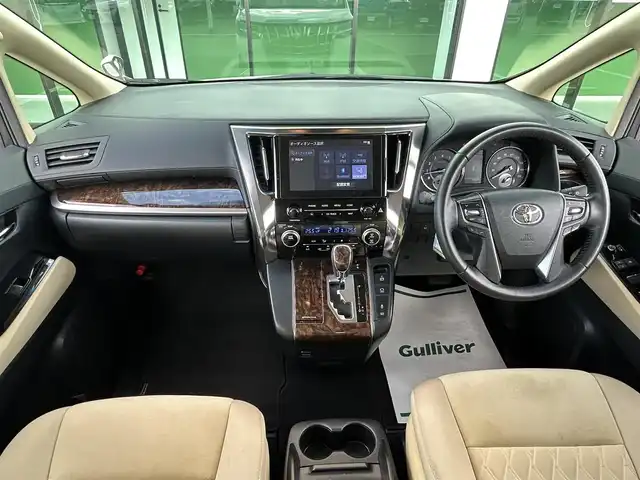 トヨタ アルファード X 和歌山県 2023(令5)年 6万km ホワイトパールクリスタルシャイン 純正ナビ/バックカメラ/両側パワースライドドア/プリクラッシュセーフティー/レーダークルーズコントロール/クリアランスソナー/純正フロアマット/純正アルミホイール/純正ビルトインETC/LEDヘッドライト/フォグランプ/オートライト/オートマチックハイビーム