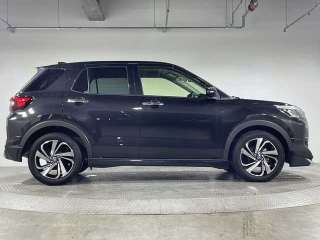 トヨタ ライズ Z 神奈川県 2023(令5)年 1.7万km ブラックマイカメタリック モデリスタエアロ【フロント/サイド/リアアンダー】/純正SDナビゲーション【NSZT-W68T】/フルセグ　CD DVD　Bluetooth　SD/パノラミックビュー/スしょうマートアシスト/コーナリングトレースアシスト/衝突回避支援ブレーキ機能/総突警報機能/車線逸脱警報/車線逸脱抑制機能/ふらつき警報/路側逸脱警報/ブレーキ制御付誤発進抑制機能/先行車発進お知らせ機能/アダブティブドライビングビーム/コーナーセンサー/標識認識機能/アダブティブクルーズコントロール/サイドビューランプ/レーンキープコントロール/革巻きステアリング/ステアリングスイッチ/前席シートヒーター/社外前後ドライブレコーダー/電動パーキングプレーキ/純正ビルトインETC/プッシュスタート/スマートキー/LEDヘッド/フォグランプ/LEDシーケンシャルターンランプ/LEDイルミネーションランプ/LEDリアフォグランプ/純正リアスポイラー/純正17インチアルミホイール