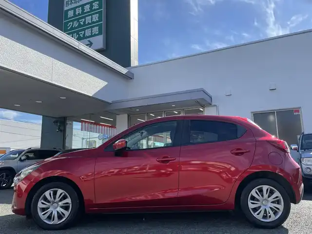 マツダ デミオ 13S 熊本県 2015(平27)年 9.5万km ソウルレッドプレミアムメタリック 純正ナビ/【ワンセグテレビ/Bluetooth/USB/AM/FM】/バックカメラ/ステアリングスイッチ/アイドリングストップ/横滑り防止/MTモード/プッシュスタート/HID/ヘッドライトレベライザー/スマートキー/スペアキー/ドアバイザー/取扱説明書