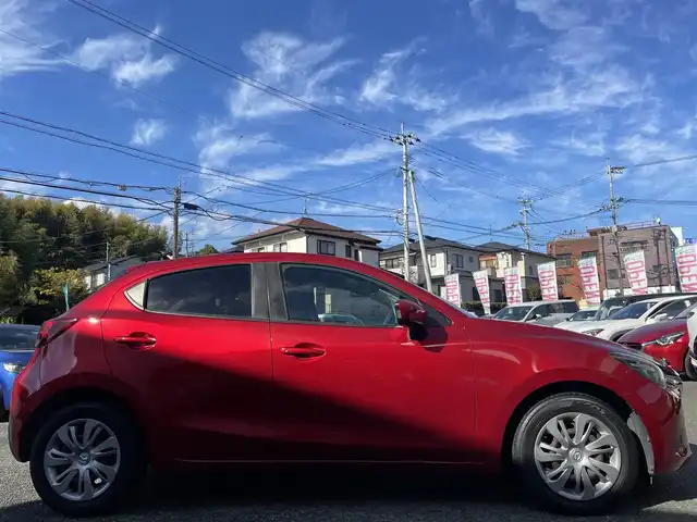 マツダ デミオ 13S 熊本県 2015(平27)年 9.5万km ソウルレッドプレミアムメタリック 純正ナビ/【ワンセグテレビ/Bluetooth/USB/AM/FM】/バックカメラ/ステアリングスイッチ/アイドリングストップ/横滑り防止/MTモード/プッシュスタート/HID/ヘッドライトレベライザー/スマートキー/スペアキー/ドアバイザー/取扱説明書