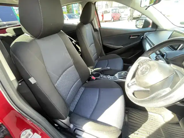 マツダ デミオ 13S 熊本県 2015(平27)年 9.5万km ソウルレッドプレミアムメタリック 純正ナビ/【ワンセグテレビ/Bluetooth/USB/AM/FM】/バックカメラ/ステアリングスイッチ/アイドリングストップ/横滑り防止/MTモード/プッシュスタート/HID/ヘッドライトレベライザー/スマートキー/スペアキー/ドアバイザー/取扱説明書