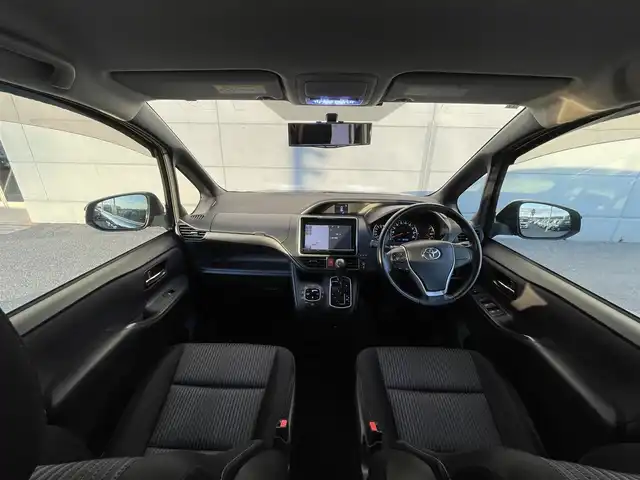 トヨタ ヴォクシー ZS 煌 千葉県 2015(平27)年 5.8万km ブラック 純正９インチナビ/・Bluetooth/フルセグTV/DVD/CD/ミュージックサーバー（SD）/アルパイン製フリップダウンモニター/ビルトインＥＴＣ/バックカメラ/両側パワースライドドア/純正アルミホイール/オートライト/ＴＲＤエアロ