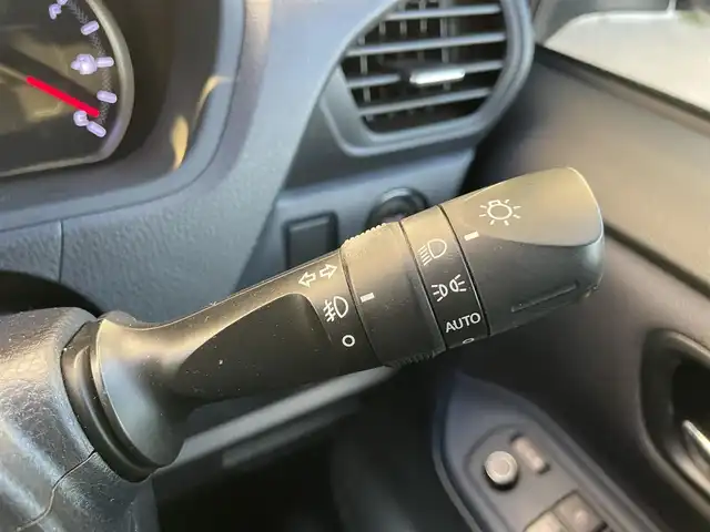 トヨタ ヴォクシー ZS 煌 千葉県 2015(平27)年 5.8万km ブラック 純正９インチナビ/・Bluetooth/フルセグTV/DVD/CD/ミュージックサーバー（SD）/アルパイン製フリップダウンモニター/ビルトインＥＴＣ/バックカメラ/両側パワースライドドア/純正アルミホイール/オートライト/ＴＲＤエアロ