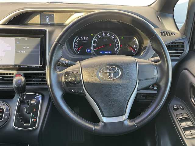 トヨタ ヴォクシー ZS 煌 千葉県 2015(平27)年 5.8万km ブラック 純正９インチナビ/・Bluetooth/フルセグTV/DVD/CD/ミュージックサーバー（SD）/アルパイン製フリップダウンモニター/ビルトインＥＴＣ/バックカメラ/両側パワースライドドア/純正アルミホイール/オートライト/ＴＲＤエアロ