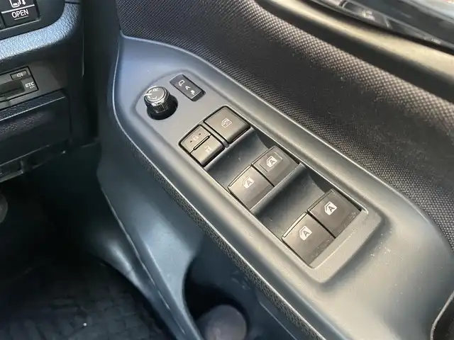 トヨタ ヴォクシー ZS 煌 千葉県 2015(平27)年 5.8万km ブラック 純正９インチナビ/・Bluetooth/フルセグTV/DVD/CD/ミュージックサーバー（SD）/アルパイン製フリップダウンモニター/ビルトインＥＴＣ/バックカメラ/両側パワースライドドア/純正アルミホイール/オートライト/ＴＲＤエアロ