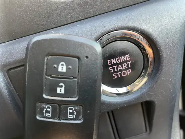 トヨタ ヴォクシー ZS 煌 千葉県 2015(平27)年 5.8万km ブラック 純正９インチナビ/・Bluetooth/フルセグTV/DVD/CD/ミュージックサーバー（SD）/アルパイン製フリップダウンモニター/ビルトインＥＴＣ/バックカメラ/両側パワースライドドア/純正アルミホイール/オートライト/ＴＲＤエアロ