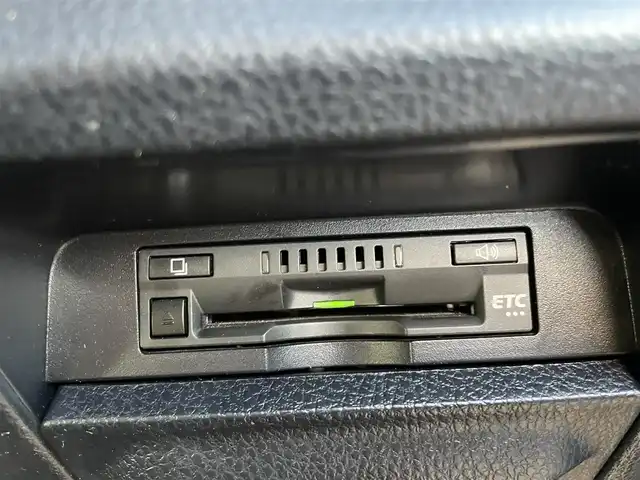 トヨタ ヴォクシー ZS 煌 千葉県 2015(平27)年 5.8万km ブラック 純正９インチナビ/・Bluetooth/フルセグTV/DVD/CD/ミュージックサーバー（SD）/アルパイン製フリップダウンモニター/ビルトインＥＴＣ/バックカメラ/両側パワースライドドア/純正アルミホイール/オートライト/ＴＲＤエアロ