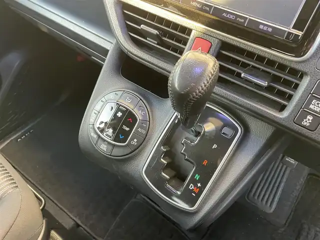 トヨタ ヴォクシー ZS 煌 千葉県 2015(平27)年 5.8万km ブラック 純正９インチナビ/・Bluetooth/フルセグTV/DVD/CD/ミュージックサーバー（SD）/アルパイン製フリップダウンモニター/ビルトインＥＴＣ/バックカメラ/両側パワースライドドア/純正アルミホイール/オートライト/ＴＲＤエアロ