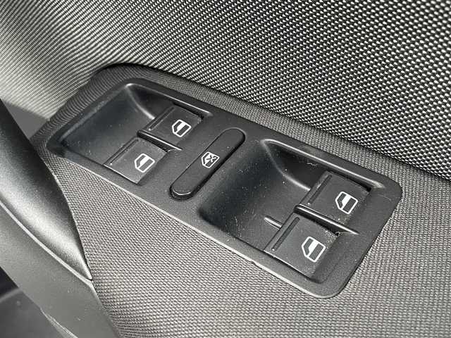 フォルクスワーゲン ポロ GTI 千葉県 2013(平25)年 3.8万km キャンディホワイト 純正メモリナビゲーション/（CD/DVD/BT/フルセグTV）/パドルシフト/ETC/キセノンライト/フォグライト/リアコーナーセンサー/電格ミラー/ドアバイザー/純正フロアマット/純正17インチアルミホイール