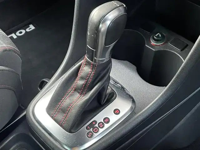 フォルクスワーゲン ポロ GTI 千葉県 2013(平25)年 3.8万km キャンディホワイト 純正メモリナビゲーション/（CD/DVD/BT/フルセグTV）/パドルシフト/ETC/キセノンライト/フォグライト/リアコーナーセンサー/電格ミラー/ドアバイザー/純正フロアマット/純正17インチアルミホイール