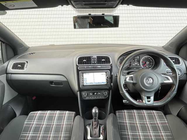 フォルクスワーゲン ポロ GTI 千葉県 2013(平25)年 3.8万km キャンディホワイト 純正メモリナビゲーション/（CD/DVD/BT/フルセグTV）/パドルシフト/ETC/キセノンライト/フォグライト/リアコーナーセンサー/電格ミラー/ドアバイザー/純正フロアマット/純正17インチアルミホイール