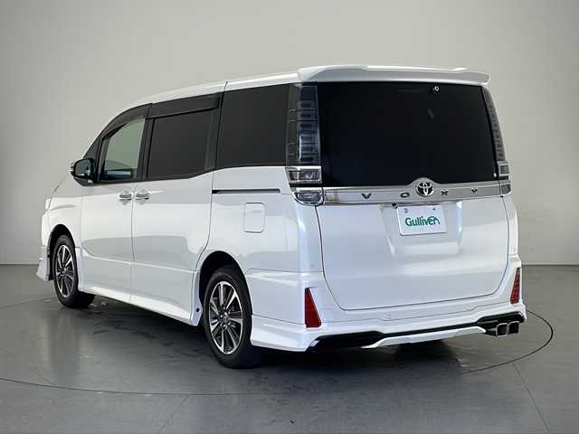 トヨタ ヴォクシー ZS 煌Ⅱ 長野県 2020(令2)年 6.3万km ホワイトパールクリスタルシャイン 純正ナビ/両側パワースライドドア/クルーズコントロール/衝突被害軽減システム/バックカメラ/フルセグTV/Bluetooth/CD/DVD/ビルトインETC/オートライト/LEDヘッドライト/フォグランプ/オートマチックハイビーム/ステアリングスイッチ/社外マフラー/2列目サンシェード/社外フロアマット/純正アルミホイール/電動格納ミラー/ドアバイザー/シートリフター