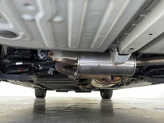 トヨタ ヴォクシー ZS 煌Ⅱ 長野県 2020(令2)年 6.3万km ホワイトパールクリスタルシャイン 純正ナビ/両側パワースライドドア/クルーズコントロール/衝突被害軽減システム/バックカメラ/フルセグTV/Bluetooth/CD/DVD/ビルトインETC/オートライト/LEDヘッドライト/フォグランプ/オートマチックハイビーム/ステアリングスイッチ/社外マフラー/2列目サンシェード/社外フロアマット/純正アルミホイール/電動格納ミラー/ドアバイザー/シートリフター