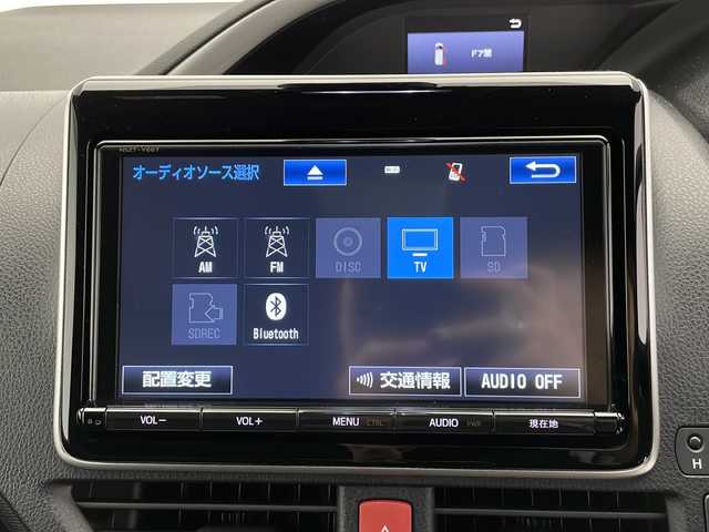 トヨタ ヴォクシー ZS 煌Ⅱ 長野県 2020(令2)年 6.3万km ホワイトパールクリスタルシャイン 純正ナビ/両側パワースライドドア/クルーズコントロール/衝突被害軽減システム/バックカメラ/フルセグTV/Bluetooth/CD/DVD/ビルトインETC/オートライト/LEDヘッドライト/フォグランプ/オートマチックハイビーム/ステアリングスイッチ/社外マフラー/2列目サンシェード/社外フロアマット/純正アルミホイール/電動格納ミラー/ドアバイザー/シートリフター
