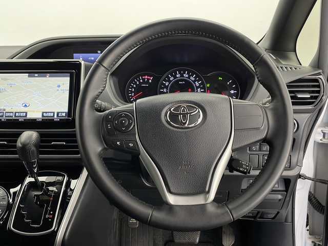 トヨタ ヴォクシー ZS 煌Ⅱ 長野県 2020(令2)年 6.3万km ホワイトパールクリスタルシャイン 純正ナビ/両側パワースライドドア/クルーズコントロール/衝突被害軽減システム/バックカメラ/フルセグTV/Bluetooth/CD/DVD/ビルトインETC/オートライト/LEDヘッドライト/フォグランプ/オートマチックハイビーム/ステアリングスイッチ/社外マフラー/2列目サンシェード/社外フロアマット/純正アルミホイール/電動格納ミラー/ドアバイザー/シートリフター