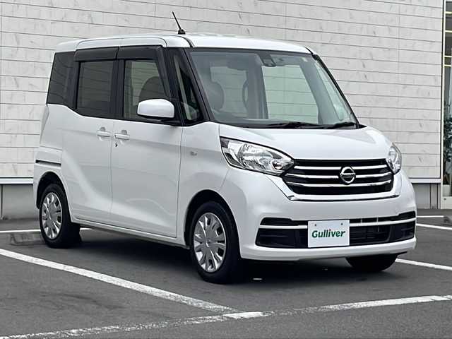 日産 デイズ ルークス X 静岡県 2018(平30)年 1.1万km ホワイトパール プッシュスタート/スマートキー/純正ナビ/　フルセグTV/MSV/BTオーディオ/DVD/全方位カメラ/ドライブレコーダー/純正マット/衝突軽減ブレーキ/サイドエアバック