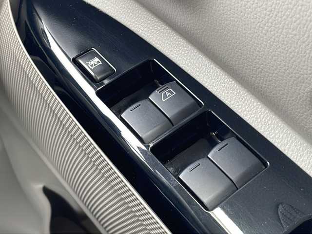 日産 デイズ ルークス X 静岡県 2018(平30)年 1.1万km ホワイトパール プッシュスタート/スマートキー/純正ナビ/　フルセグTV/MSV/BTオーディオ/DVD/全方位カメラ/ドライブレコーダー/純正マット/衝突軽減ブレーキ/サイドエアバック