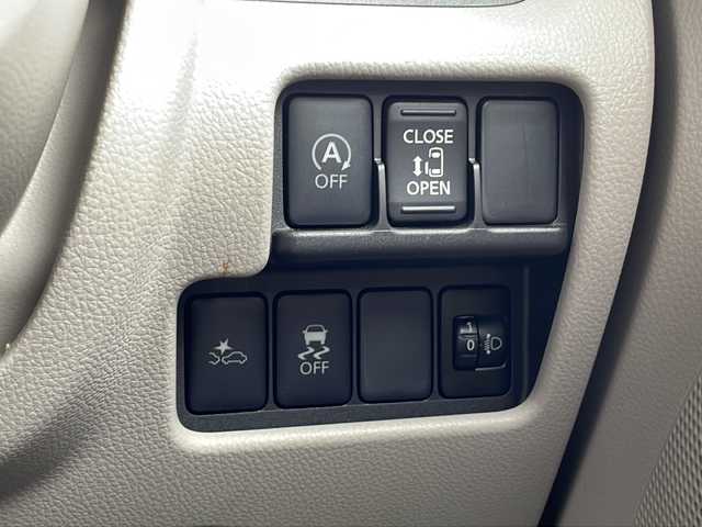 日産 デイズ ルークス X 静岡県 2018(平30)年 1.1万km ホワイトパール プッシュスタート/スマートキー/純正ナビ/　フルセグTV/MSV/BTオーディオ/DVD/全方位カメラ/ドライブレコーダー/純正マット/衝突軽減ブレーキ/サイドエアバック