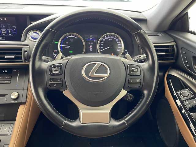 レクサス ＲＣ 300h 沖縄県 2017(平29)年 7.4万km ソニックチタニウム 県外仕入れ/純正ナビ/　DTV DVD Bluetooth/プレミアムサウンドシステム/ビルドインETC/サンルーフ/レザーシート/パワーシート/シートヒーター/クルーズコントロール/コーナーセンサー/純正18インチAW/ステアリングスイッチ/バックカメラ/パドルシフト/電動格納ミラー/LEDヘッドライト