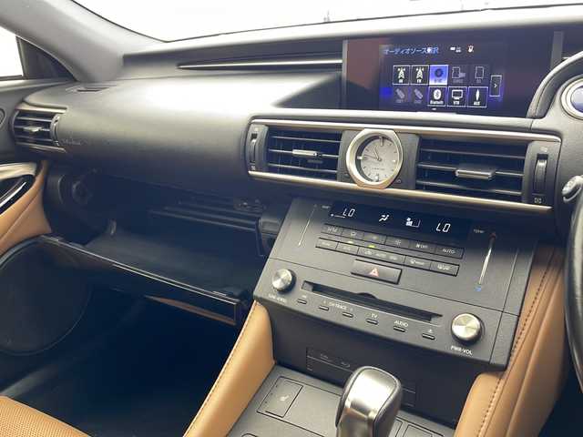 レクサス ＲＣ 300h 沖縄県 2017(平29)年 7.4万km ソニックチタニウム 県外仕入れ/純正ナビ/　DTV DVD Bluetooth/プレミアムサウンドシステム/ビルドインETC/サンルーフ/レザーシート/パワーシート/シートヒーター/クルーズコントロール/コーナーセンサー/純正18インチAW/ステアリングスイッチ/バックカメラ/パドルシフト/電動格納ミラー/LEDヘッドライト