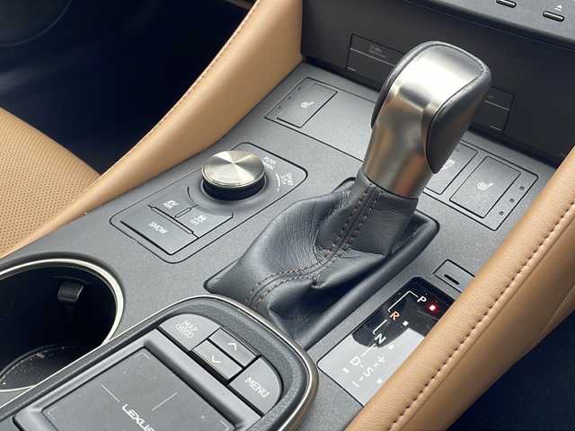 レクサス ＲＣ 300h 沖縄県 2017(平29)年 7.4万km ソニックチタニウム 県外仕入れ/純正ナビ/　DTV DVD Bluetooth/プレミアムサウンドシステム/ビルドインETC/サンルーフ/レザーシート/パワーシート/シートヒーター/クルーズコントロール/コーナーセンサー/純正18インチAW/ステアリングスイッチ/バックカメラ/パドルシフト/電動格納ミラー/LEDヘッドライト