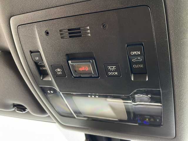 レクサス ＲＣ 300h 沖縄県 2017(平29)年 7.4万km ソニックチタニウム 県外仕入れ/純正ナビ/　DTV DVD Bluetooth/プレミアムサウンドシステム/ビルドインETC/サンルーフ/レザーシート/パワーシート/シートヒーター/クルーズコントロール/コーナーセンサー/純正18インチAW/ステアリングスイッチ/バックカメラ/パドルシフト/電動格納ミラー/LEDヘッドライト