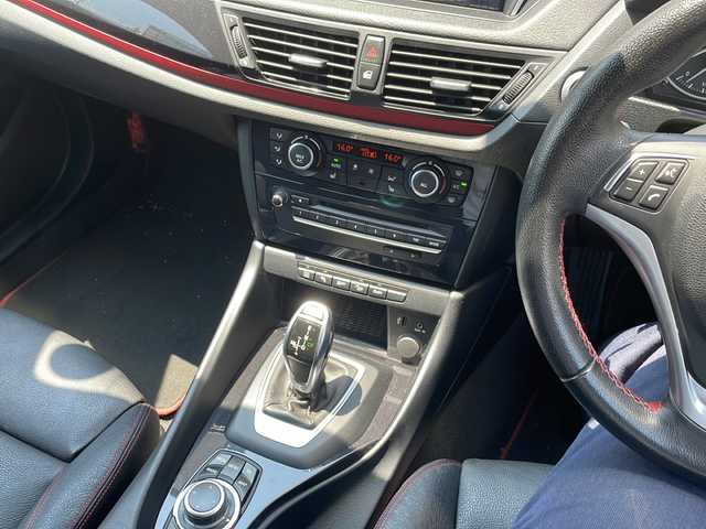ＢＭＷ Ｘ１ xDrive 20i エクスクル スポーツ 道央・札幌 2015(平27)年 8.4万km 黒 純正ナビ(CDDVD/FM、AM、BT)/フロアマット/シートヒーター前席/横滑り防止/ダウンヒルアシストコントロール/ETC/レザーシート/バックカメラ/プッシュスタート/アイドリングストップ