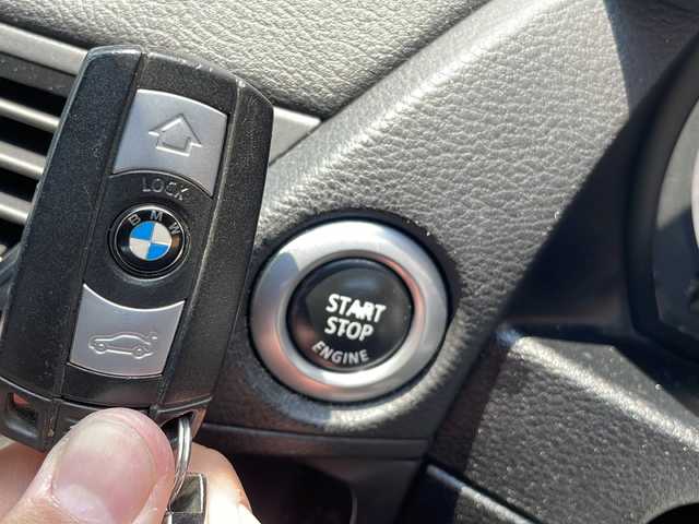 ＢＭＷ Ｘ１ xDrive 20i エクスクル スポーツ 道央・札幌 2015(平27)年 8.4万km 黒 純正ナビ(CDDVD/FM、AM、BT)/フロアマット/シートヒーター前席/横滑り防止/ダウンヒルアシストコントロール/ETC/レザーシート/バックカメラ/プッシュスタート/アイドリングストップ