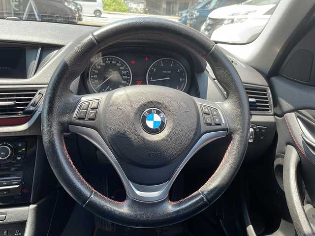 ＢＭＷ Ｘ１ xDrive 20i エクスクル スポーツ 道央・札幌 2015(平27)年 8.4万km 黒 純正ナビ(CDDVD/FM、AM、BT)/フロアマット/シートヒーター前席/横滑り防止/ダウンヒルアシストコントロール/ETC/レザーシート/バックカメラ/プッシュスタート/アイドリングストップ