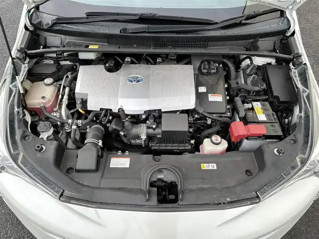 トヨタ プリウス Sセーフティプラス 佐賀県 2018(平30)年 4.1万km ホワイトパールクリスタルシャイン トヨタセーフティセンス/・プリクラッシュセーフティ/・レーダークルーズコントロール/・レーンディパーチャーアラート/・オートマチックハイビーム/インテリジェントクリアランスソナー/クリアランスソナー/パーキングアシスト/純正SDナビ/・バックカメラ/・TV/BT/CD/純正ドラレコ(DRT-H66A)/純正15インチAW/ETC/LEDヘッドライト/オートライト/オートワイパー/ドアバイザー/レザー調シートカバー/スペアキー×1/取扱説明書/保証書/ラルグス車高調車載