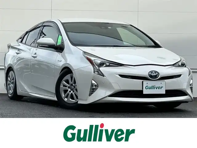 トヨタ プリウス Sセーフティプラス 佐賀県 2018(平30)年 4.1万km ホワイトパールクリスタルシャイン トヨタセーフティセンス/・プリクラッシュセーフティ/・レーダークルーズコントロール/・レーンディパーチャーアラート/・オートマチックハイビーム/インテリジェントクリアランスソナー/クリアランスソナー/パーキングアシスト/純正SDナビ/・バックカメラ/・TV/BT/CD/純正ドラレコ(DRT-H66A)/純正15インチAW/ETC/LEDヘッドライト/オートライト/オートワイパー/ドアバイザー/レザー調シートカバー/スペアキー×1/取扱説明書/保証書/ラルグス車高調車載