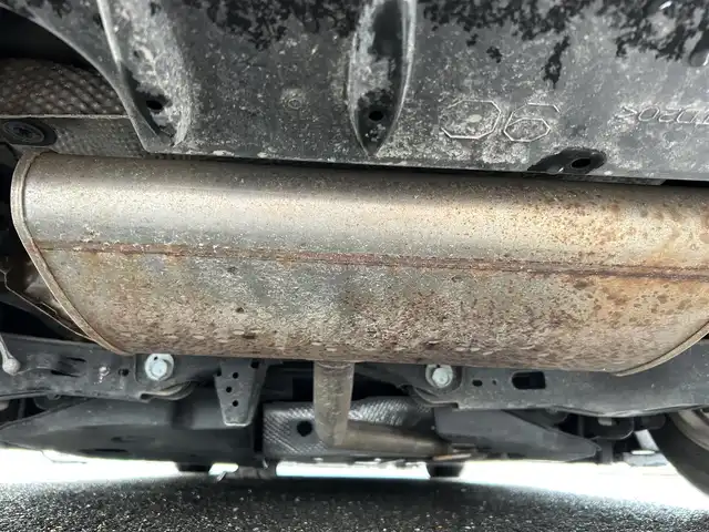 トヨタ プリウス Sセーフティプラス 佐賀県 2018(平30)年 4.1万km ホワイトパールクリスタルシャイン トヨタセーフティセンス/・プリクラッシュセーフティ/・レーダークルーズコントロール/・レーンディパーチャーアラート/・オートマチックハイビーム/インテリジェントクリアランスソナー/クリアランスソナー/パーキングアシスト/純正SDナビ/・バックカメラ/・TV/BT/CD/純正ドラレコ(DRT-H66A)/純正15インチAW/ETC/LEDヘッドライト/オートライト/オートワイパー/ドアバイザー/レザー調シートカバー/スペアキー×1/取扱説明書/保証書/ラルグス車高調車載