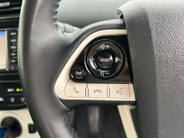 トヨタ プリウス Sセーフティプラス 佐賀県 2018(平30)年 4.1万km ホワイトパールクリスタルシャイン トヨタセーフティセンス/・プリクラッシュセーフティ/・レーダークルーズコントロール/・レーンディパーチャーアラート/・オートマチックハイビーム/インテリジェントクリアランスソナー/クリアランスソナー/パーキングアシスト/純正SDナビ/・バックカメラ/・TV/BT/CD/純正ドラレコ(DRT-H66A)/純正15インチAW/ETC/LEDヘッドライト/オートライト/オートワイパー/ドアバイザー/レザー調シートカバー/スペアキー×1/取扱説明書/保証書/ラルグス車高調車載