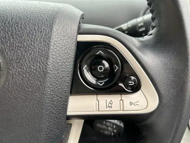 トヨタ プリウス Sセーフティプラス 佐賀県 2018(平30)年 4.1万km ホワイトパールクリスタルシャイン トヨタセーフティセンス/・プリクラッシュセーフティ/・レーダークルーズコントロール/・レーンディパーチャーアラート/・オートマチックハイビーム/インテリジェントクリアランスソナー/クリアランスソナー/パーキングアシスト/純正SDナビ/・バックカメラ/・TV/BT/CD/純正ドラレコ(DRT-H66A)/純正15インチAW/ETC/LEDヘッドライト/オートライト/オートワイパー/ドアバイザー/レザー調シートカバー/スペアキー×1/取扱説明書/保証書/ラルグス車高調車載