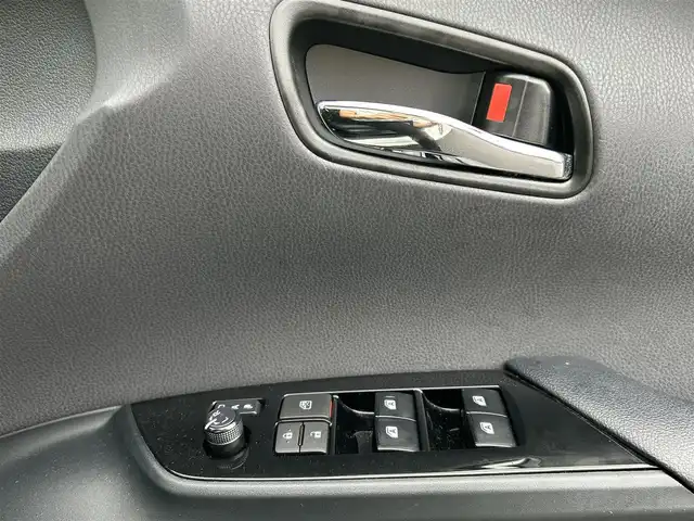 トヨタ プリウス Sセーフティプラス 佐賀県 2018(平30)年 4.1万km ホワイトパールクリスタルシャイン トヨタセーフティセンス/・プリクラッシュセーフティ/・レーダークルーズコントロール/・レーンディパーチャーアラート/・オートマチックハイビーム/インテリジェントクリアランスソナー/クリアランスソナー/パーキングアシスト/純正SDナビ/・バックカメラ/・TV/BT/CD/純正ドラレコ(DRT-H66A)/純正15インチAW/ETC/LEDヘッドライト/オートライト/オートワイパー/ドアバイザー/レザー調シートカバー/スペアキー×1/取扱説明書/保証書/ラルグス車高調車載